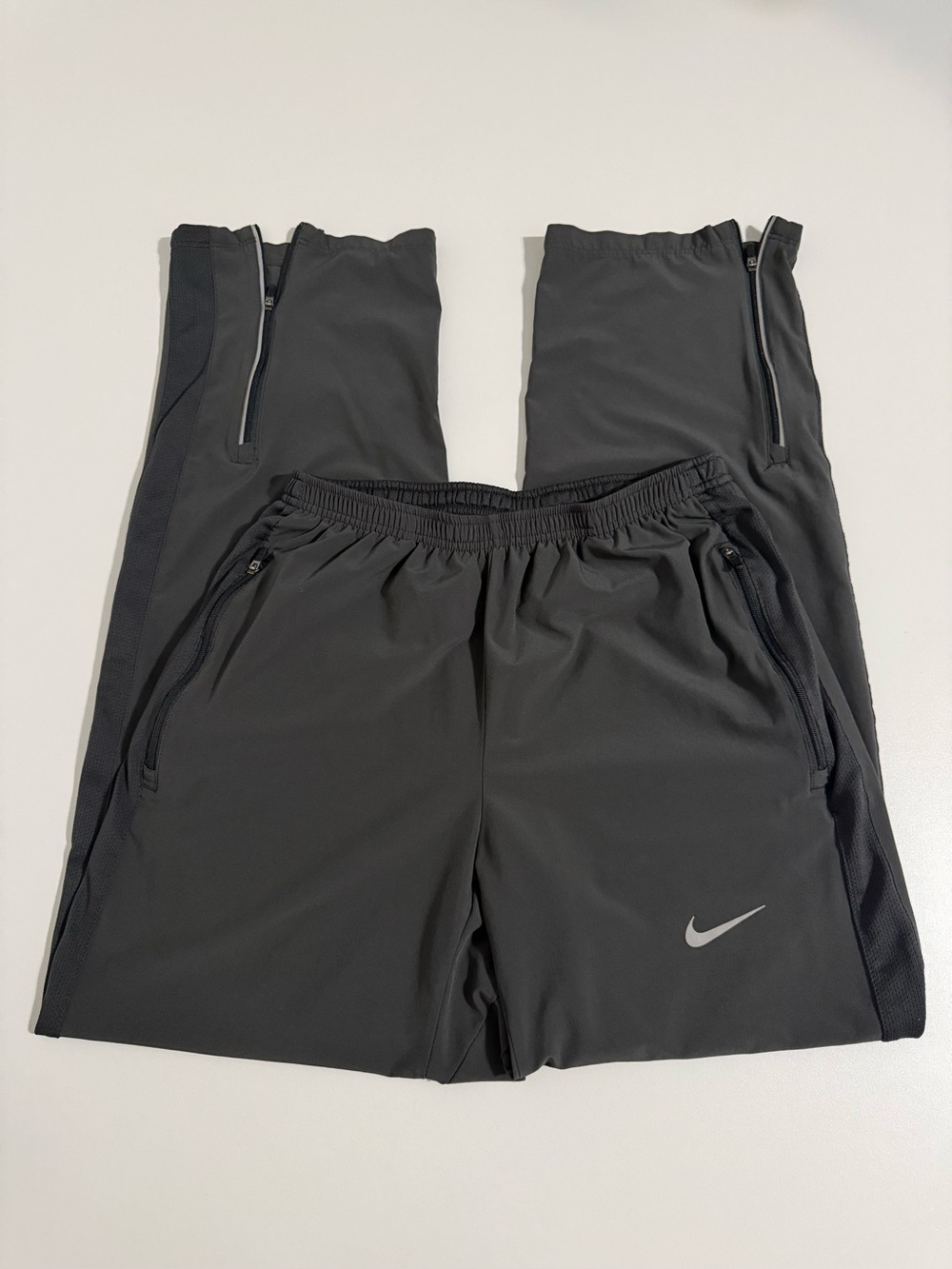 Nike Men's gray Joggers Sz. M
